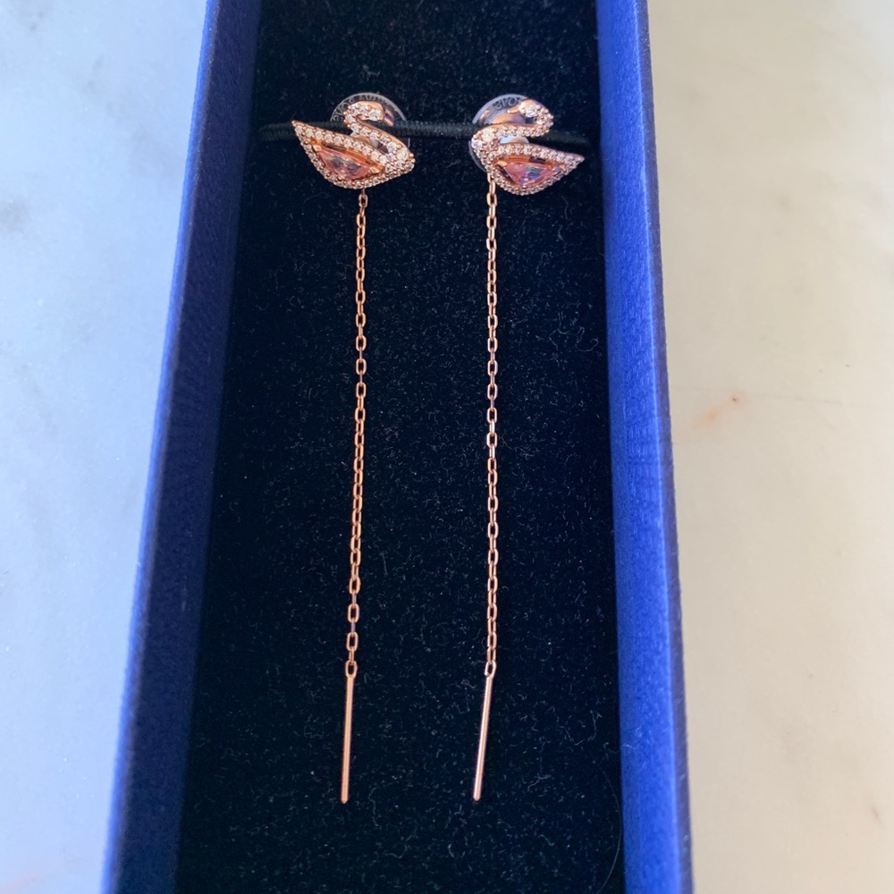Dazzling pierced earrings on sale! !